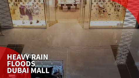 Heavy Rain Floods Dubai Mall Youtube