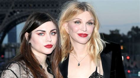 Francis bean cobain in a photo she posted on twitter (@ alka_seltzer666). Courtney Love and Frances Bean Cobain pay tribute to Kurt ...
