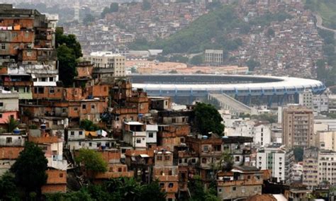Nel brasile con la testa nel pallone, come se la passa l'istruzione? Grand Hotel favela: il Brasile si prepara ai mondiali di ...