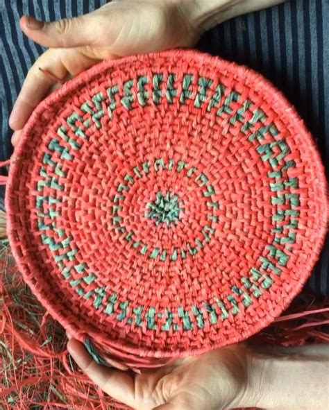 How To Weave A Basket Using Raffia Or Fabric Make Your Own