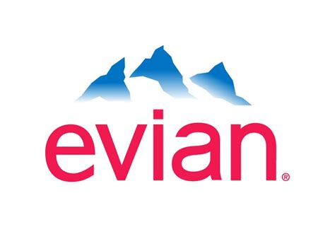 La Bouteille D Evian Se Transforme En Biberon D Eau Dans La Peau D
