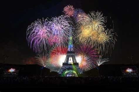 Eiffel Tower Paris Holiday Fireworks Wallpaper 1920x1280 147018