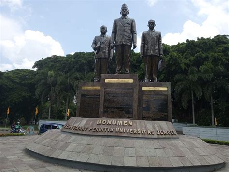 Universitas jember ialah sebuah perguruan tinggi negeri terbesar di bagian timur provinsi jawa timur terletak di kota jember, sebuah kota berhawa tropis di bagian tenggara yaitu provinsi jawa timur. Universitas Jember Tunda Wisuda Antisipasi Corona | Tagar