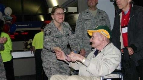 Slideshow Emotional Reunions As Wwii Vets Return Home From Honor Flight