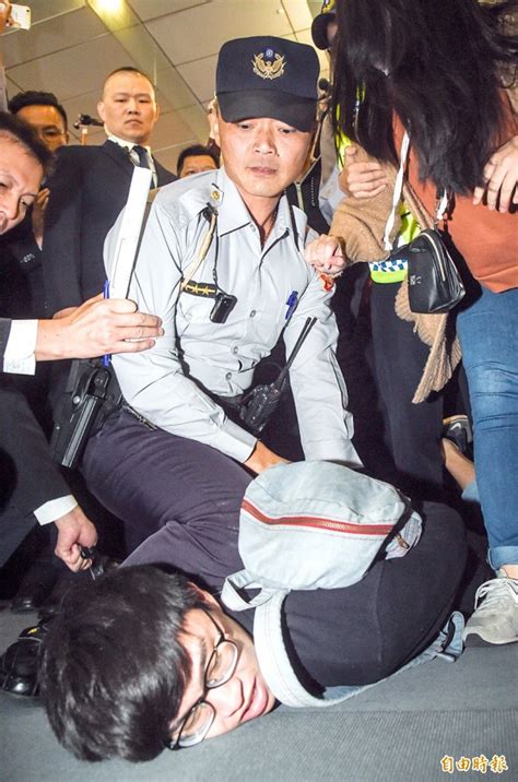 《taipei Times》 Police Arrest Independence Advocates 焦點 自由時報電子報