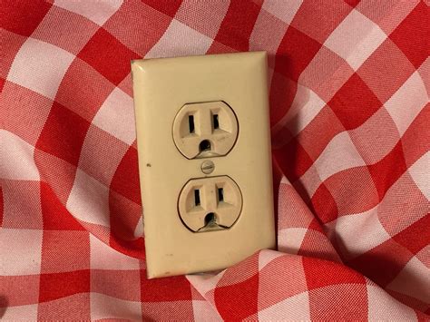 Vintage cream colored Sta-Kleen Slater electrical outlet (USA): 12 ppm ...