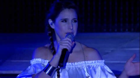Dal 24 giugno 2021 è tra i giudici del programma televisivo la voz argentina, con soledad pastorutti, ricardo montaner e mau y ricky, in onda su telefe. Soledad Pastorutti -Cielo de Mantilla - YouTube