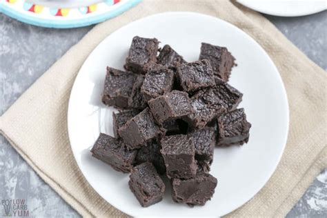 Dark Chocolate Keto Fudge Fat Bombs Low Carb Yum