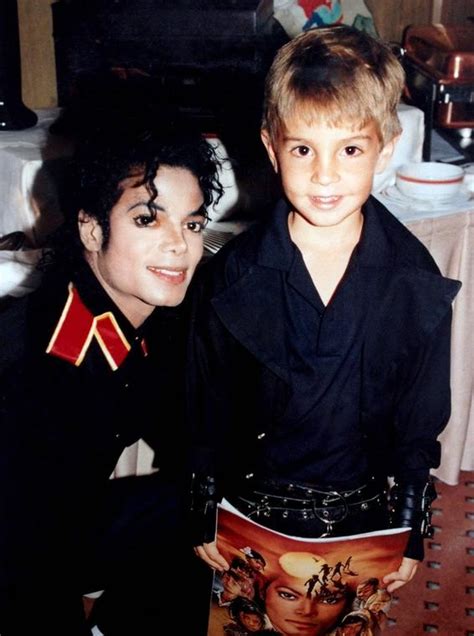 We have to talk about the scary and the nasty stuff. Leaving Neverland: radia bojkotują Jacksona. Wade Robson ...