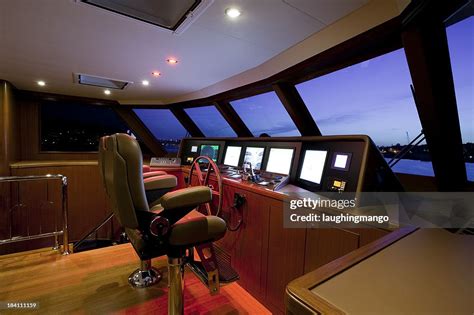 Ponte Di Comando Yacht Barca Da Diporto Foto Stock Getty Images
