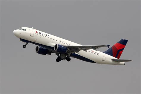 Delta Air Lines Airbus A320 211