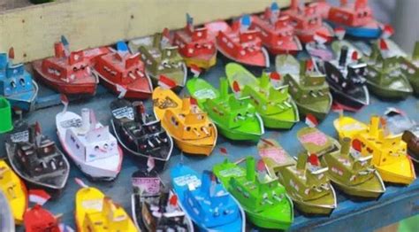 Mainan cukup simpel,bisa dipake main teprokan atau pun bandaran,klo ts paling demen main bandaran nih ane tambahin lagi mainan jadul, game hand held pertama di zaman itu dan booming haha. 10 Mainan Jadul yang cuma Diketahui Generasi 90-an ...