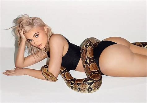Kylie Jenner Flaunts Her Tits And Ass In Leaked Calendar Pics