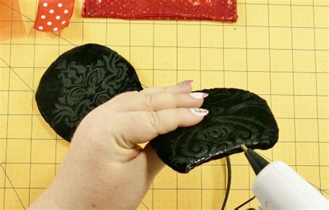 The best diy crafts posted daily on various diy projects like diy home decor, kids crafts, free crochet patterns, woodworking, and lots of life hacks! DIY Mouse Ears Tutorial - Sew or No-Sew! - Jennifer Maker