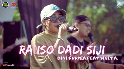 Dini Kurnia Feat Sigit Alvaro Ra Iso Dadi Siji Live Pemuda Pakistaji