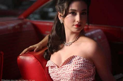 Molly Ephraim Nude Pictures Present Her Magnetizing Attractiveness The Viraler