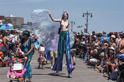 mermaid parade 2018 babes flash nipples and go naked in ocean themed costumes in new york