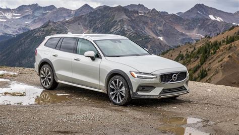 You can choose color, wheel design, interior upholstery and trim, and option packaging. 2020 Volvo V60 Cross Country Review: The Versatile Volvo ...
