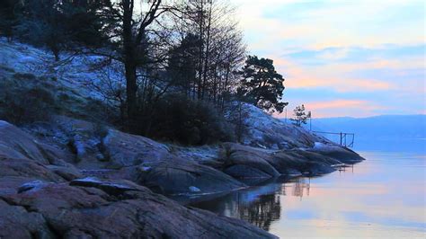 Med bare noen hundre hus, nærhet til sjøen, skogen og åkre er det like fint her. Ut og stjæle farger (med bilder) | Farger, Bilder, Oslo