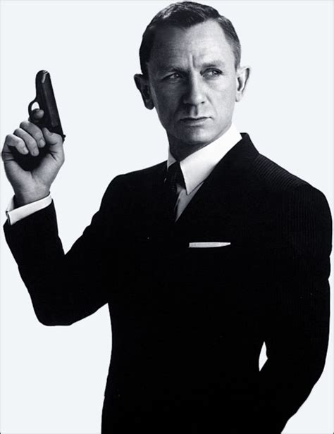 James Bond 007 The Daniel Craig Era Flaw In The Iris