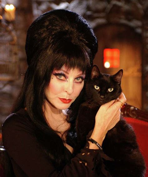 Elvira Shes Still Mistress Of The Dark San Antonio Express News
