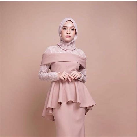 Warna monochrome saat kondangan orang? Model Baju Kondangan Hijab 2019 - Style Hijab Terbaru