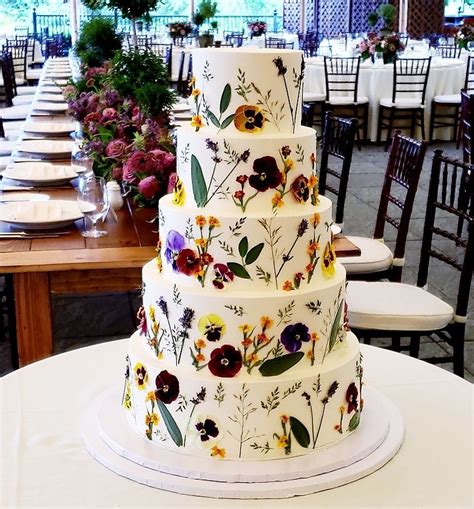 Gorgeous Edible Flowers Wedding Cake Tops Amazing Wedding Cakes
