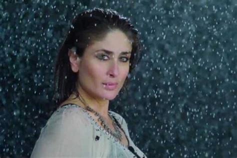 Kareena Kapoor And Akshay Kumar Hot Rain Scene In Teri Meri Kahaani