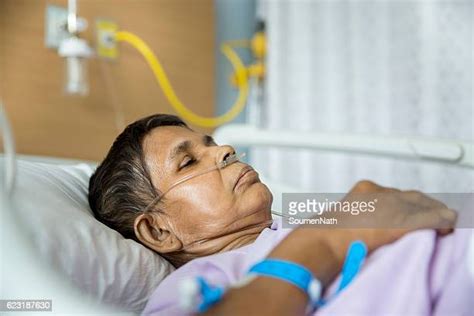 Woman Breathing Bed Photos Et Images De Collection Getty Images