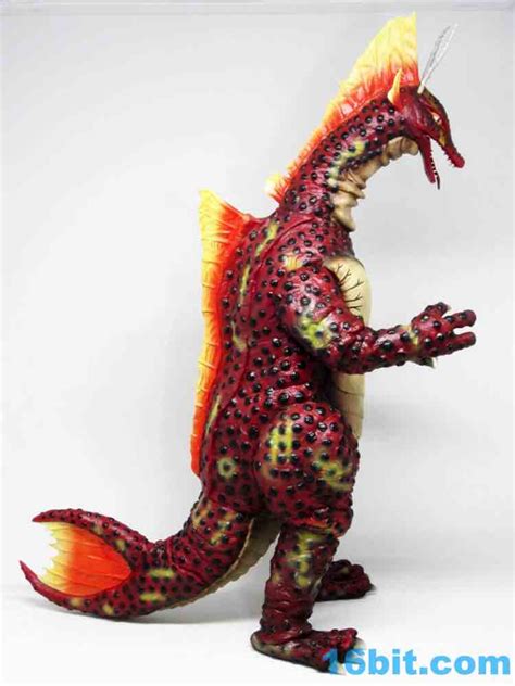 The wooden models are ideal for younger children comes with five hot wheels vehicles plus a helicopter for instant fun. 16bit.com Figure of the Day Review: X-Plus Godzilla Garage ...