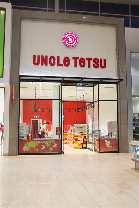 ► sculptures at yorkdale shopping centre‎ (1 c, 2 f). Uncle Tetsu at Yorkdale Mall