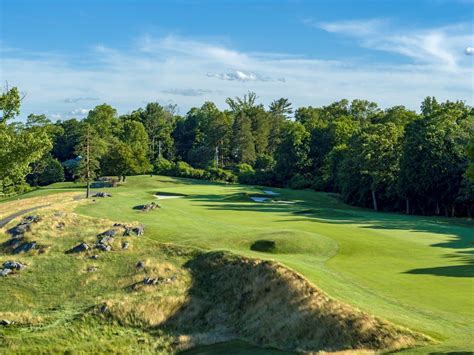 With all the rankings and lists that get published, it instantly sets a course the approach shot into this green is blind and features a tall pole with the sleepy hollow logo on it as an aiming line. Home - Sleepy Hollow Country Club