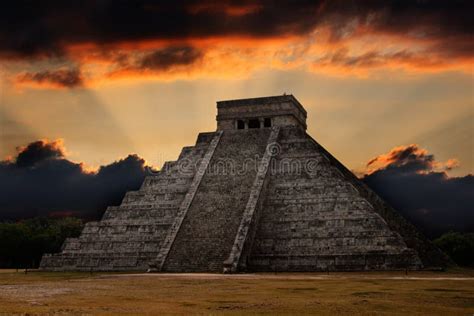 Pyramide Maya Dans Chichen Itza Mexique Photo Stock Image Du