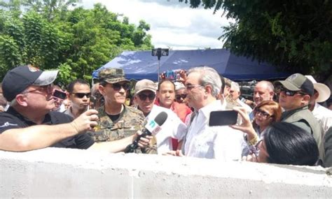 Comunicador Salvador Holguín acompaña al mandatario Luis Abinader en un día histórico para