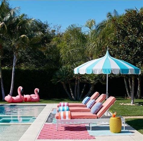 32 Beautiful Palm Beach Chic Backyard Design Ideas Homepiez Palm