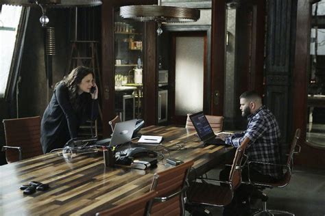 Scandal Season 5 Episode 3 Preview Olivia And Fitz Deal With Their Affair Being Public