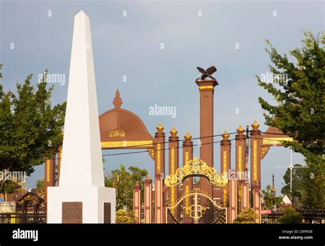 War Memorial And The Sultan Ismail Petra Arch Kota Bharu Kelantan