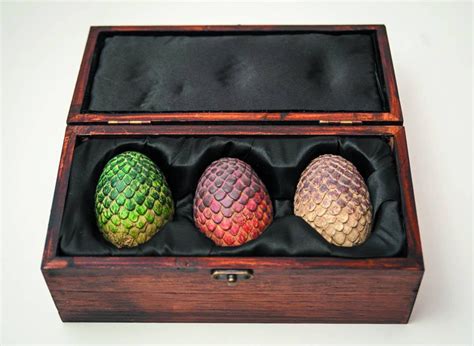Pistolas, escopetas, metralletas, bazookas, trabucos, cañones, rifles, revólveres. Estuche Juego de Tronos 3 Huevos de Dragón. Réplica de los ...