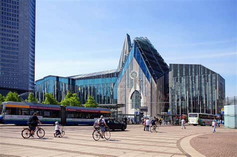 It is the economic centre of the region, known as germany's boomtown and a major cultural centre, offering interesting sights, shopping and lively nightlife. Steden in Duitsland, genieten, cultuur, en shoppen • Alles ...