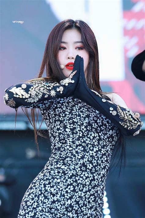 Check spelling or type a new query. Soojin #gidle #idle #kpop | Soo jin, Bailarinas, Chicas