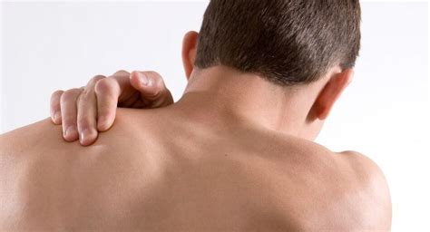 Pinched Nerve In The Shoulder Blade Causesymptomstreatment