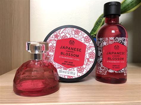 This review is about the body shop japanese cherry blossom eau product description: Nya Japanese Cherry Blossom Strawberry Kiss från The Body ...