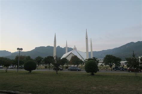Islamabad is the capital city of pakistan, and is administered by the pakistani federal government as part of the islamabad capital territor. إسلام آباد - باكستان Faisal Mosque | Skyline, San ...