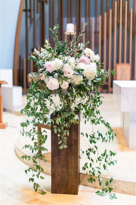 Famous Flower Arrangement Ideas For Church Altars 2022