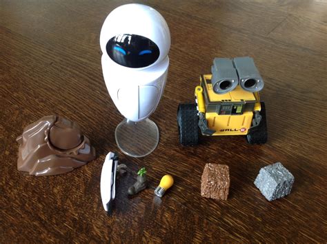 Thinkway Toys Deluxe Wall E And Eve Figures Review
