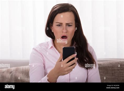 Person Shocked At Phone Hi Res Stock Photography And Images Alamy