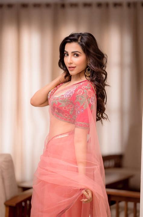 parvati nair hot pics in pink saree south indian actress glamour photo indian actresses