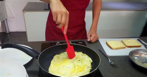 El alojamiento siente jaen apartmento está equipado con zona de estar, cocina, toallas y ropa de cama. Asperger-TEA Jaén: Taller de cocina.