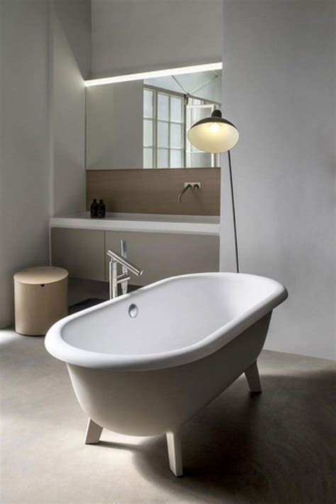 Darüber hinaus stehen 2 badezimmer mit einer badewanne oder einer dusche zur. Badewannen: Badewanne Ottocento Small von Agape | Kleine ...