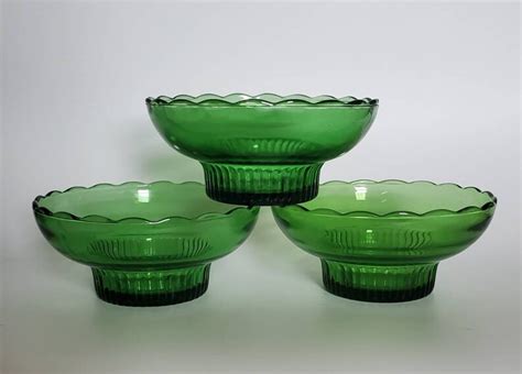 emerald green glass bowls e o brody cleveland usa vintage dishes set of 3 scalloped edge bowls